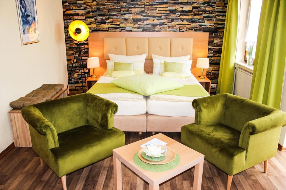 Bed, Photo of the whole room, Decorative detail