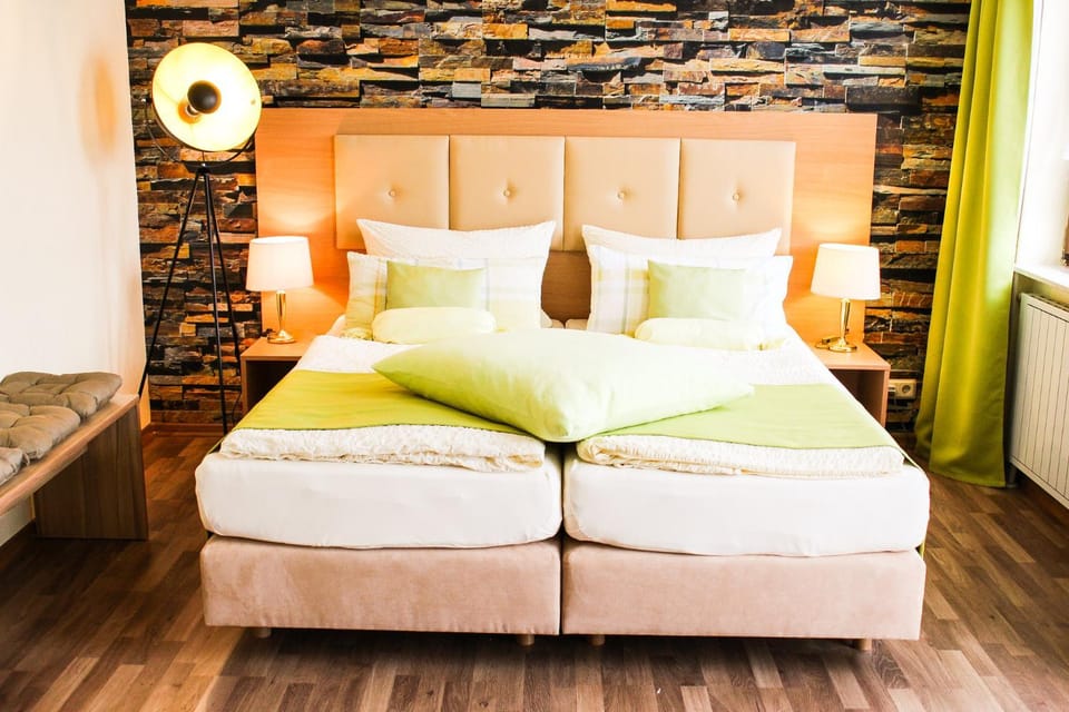 Bed, Photo of the whole room, Decorative detail