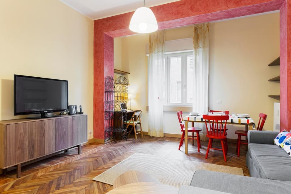 TV and multimedia, Living room, Seating area, Dining area