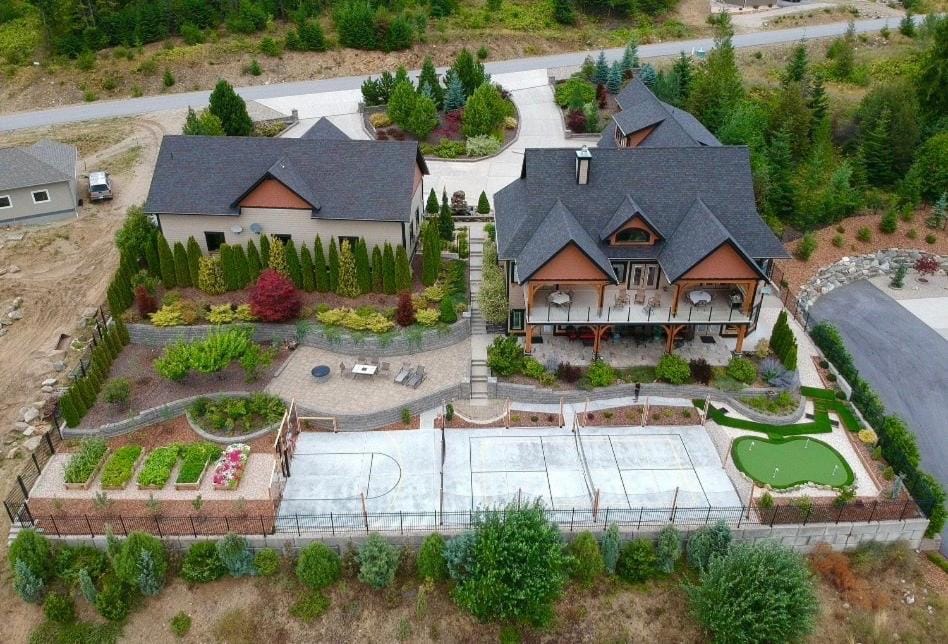 Kootenay Wild Guest Suites Bed and Breakfast in British Columbia