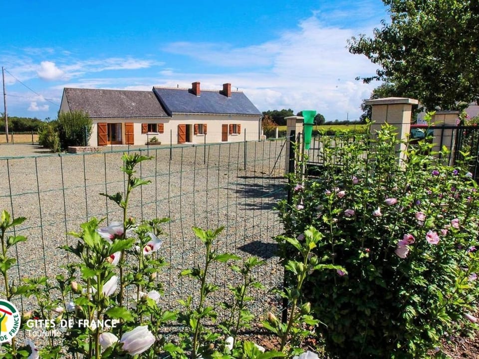 Longère paisible entre rivières et vignes, animaux admis - FR-1-381-501 House in Centre-Val de Loire