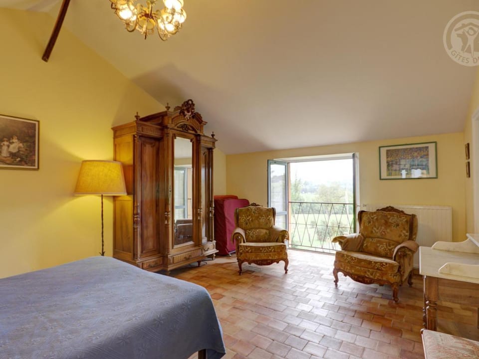 Gîte rénové à Montagny, terrasse, parking Country House in Auvergne-Rhône-Alpes