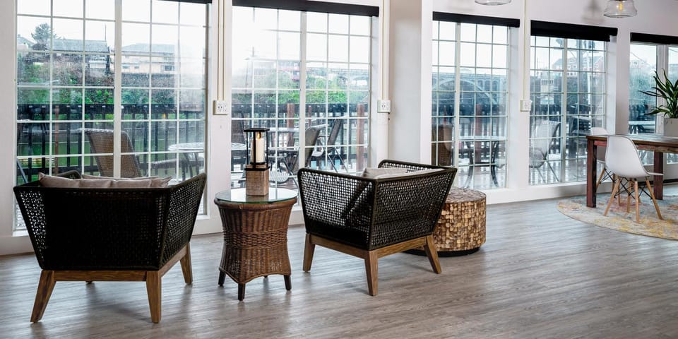 Living room, Seating area