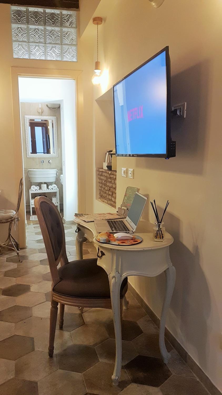 TV and multimedia, Seating area, Area and facilities