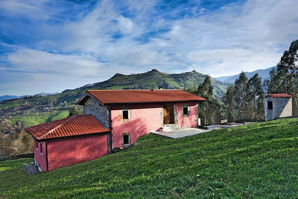 Mugidos lejanos Chalet in Cantabria