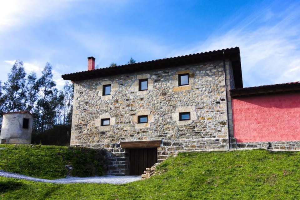 Mugidos lejanos Chalet in Cantabria