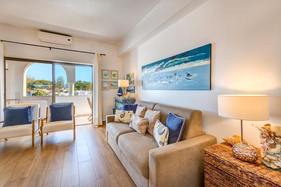 TV and multimedia, Living room, air conditioner