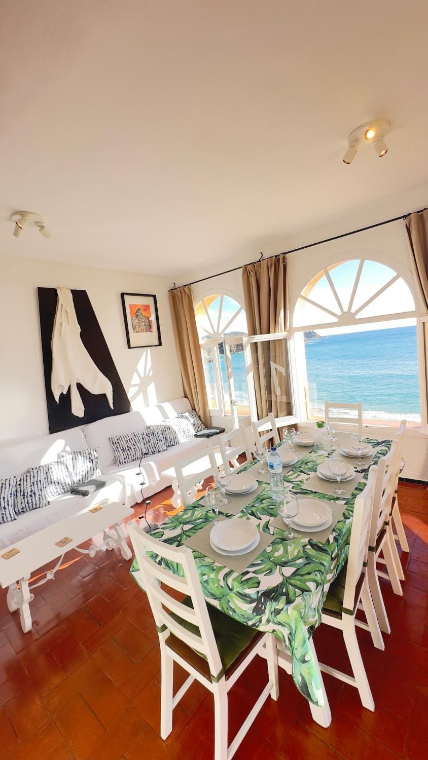 Living room, Dining area, Sea view