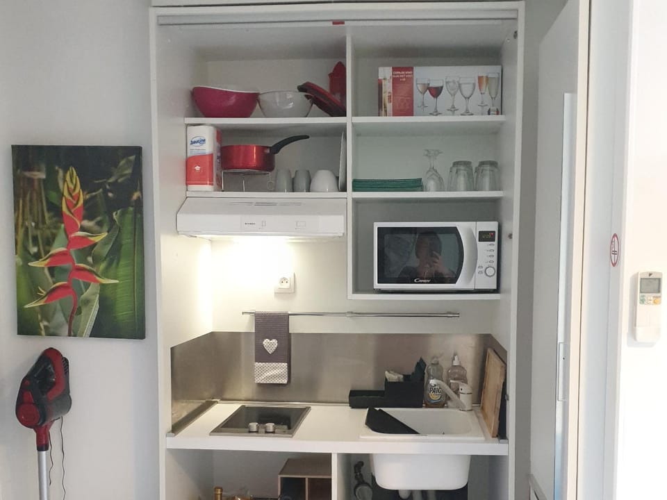 Kitchen or kitchenette