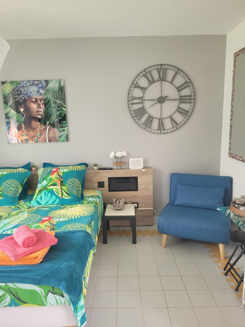 Photo of the whole room