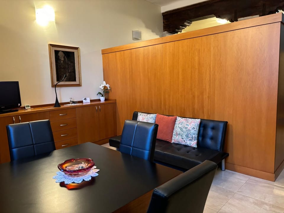 Living room, Seating area, Dining area