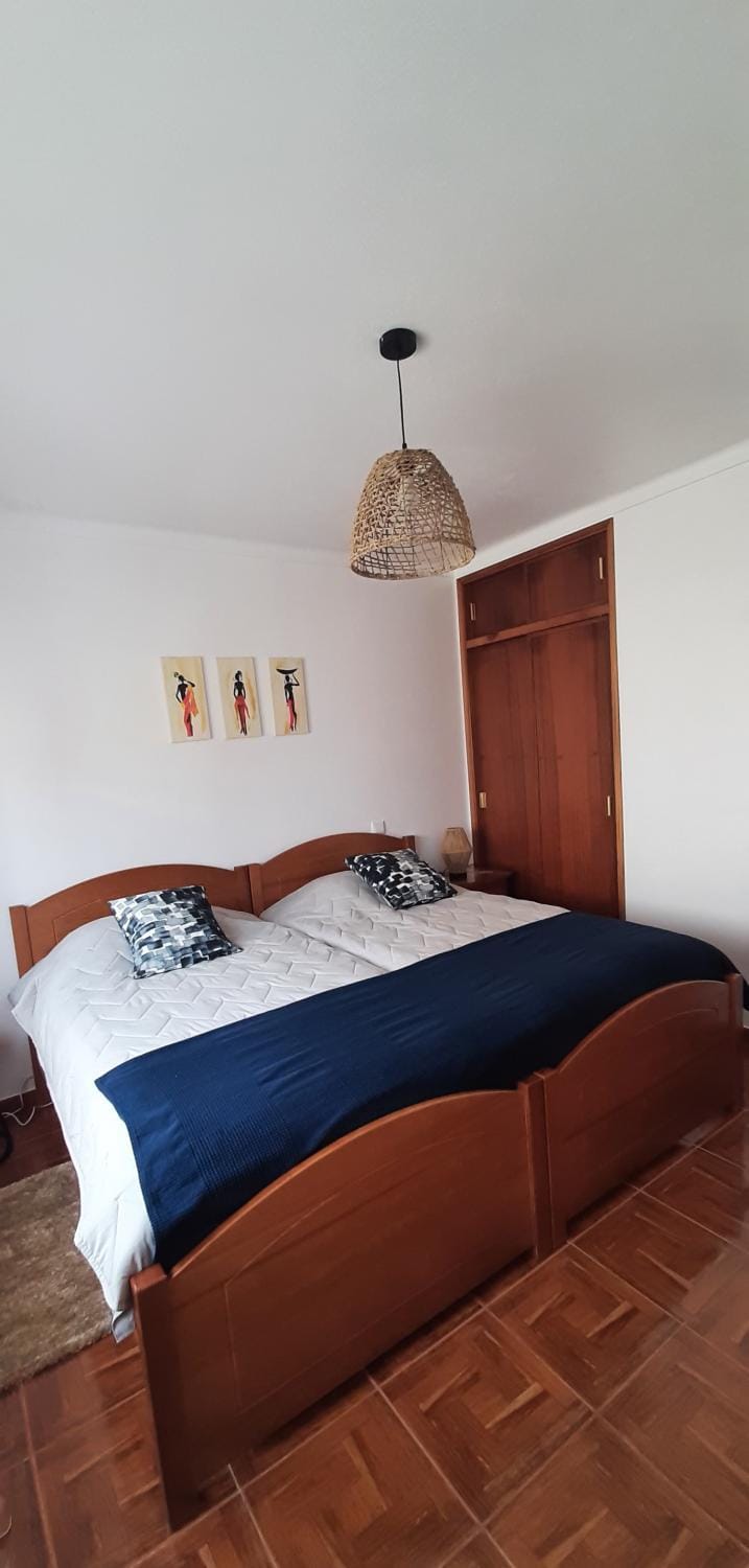 Photo of the whole room, Bedroom, wardrobe