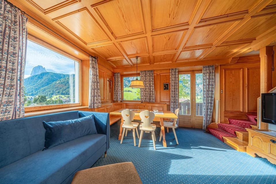 Communal lounge/ TV room, Balcony/Terrace, Balcony/Terrace, City view