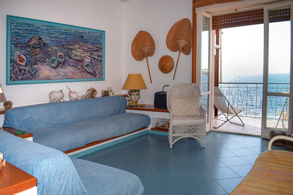 Living room, Sea view