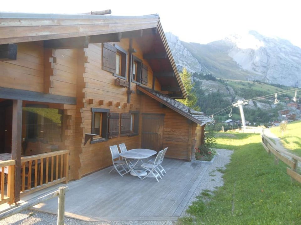 Beau chalet 10 pers. à 20m des pistes, parking privé - FR-1-467-65 Chalet in Le Grand-Bornand