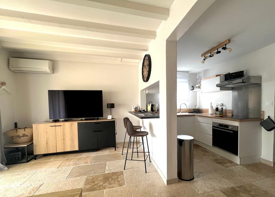 TV and multimedia, Dining area