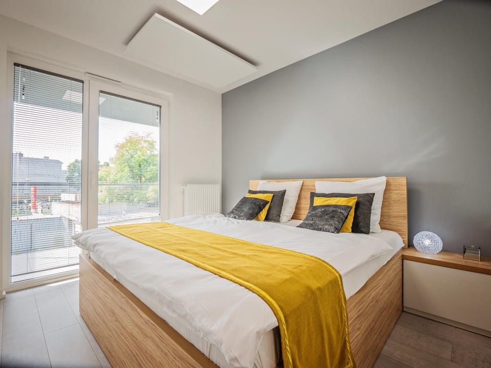 TV and multimedia, Balcony/Terrace, Seating area, Bedroom