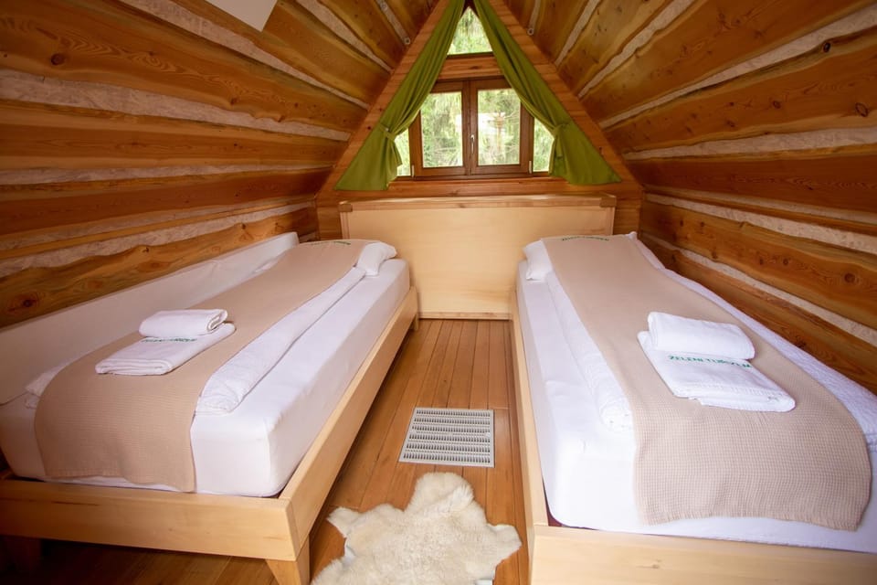 Bed, Photo of the whole room, Bedroom, heating, towels