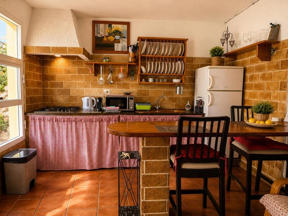APARTMENTS ON AN ORGANIC FARM BY THE COAST, Frontera House in El Hierro