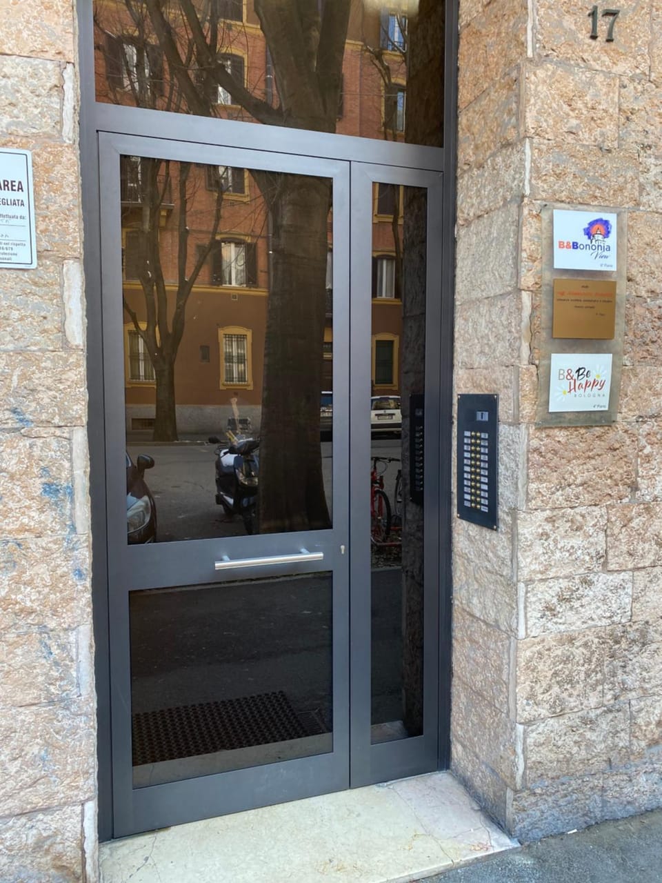 Facade/entrance