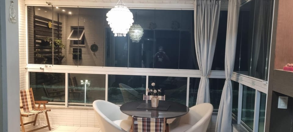 Apartamento FRENTE PARA 0 MAR - PÉ NA AREIA - 3 SUITES COM AR CONDICIONADO, 2- VAGAS PARA CARROS MÉDIOS OU PICK UP E CARRO PEQUENO - FINAMENTE DECORADO - PRAIA DO MORRO-INTERNET -WI-FI -TV COM SERVIÇOS DE DISNEY PARAMOUNT-MAX-ROUPA DE CAMA 2 X CASAIS Apartment in Guarapari