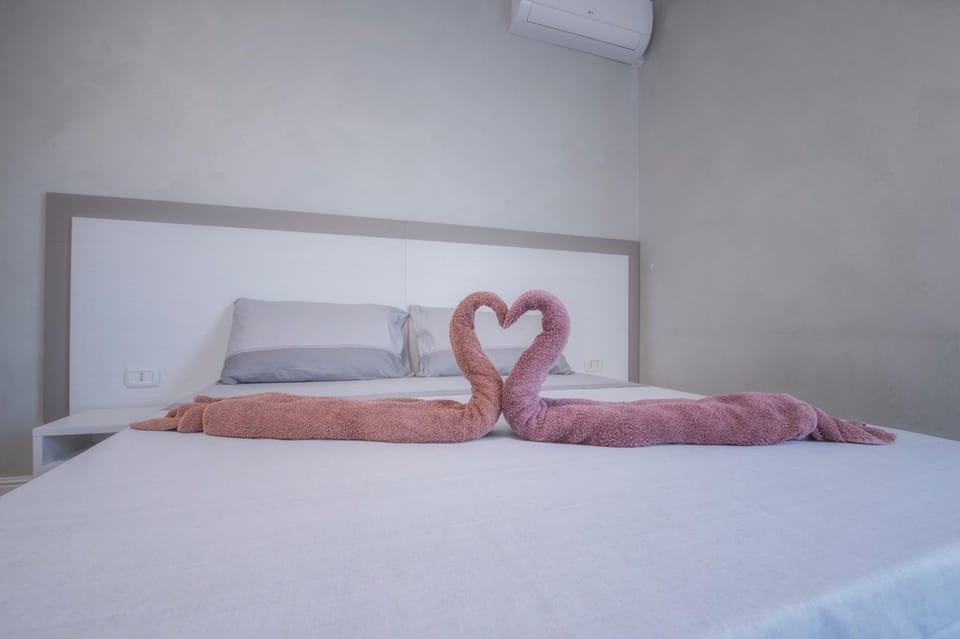 Bedroom, Quiet street view