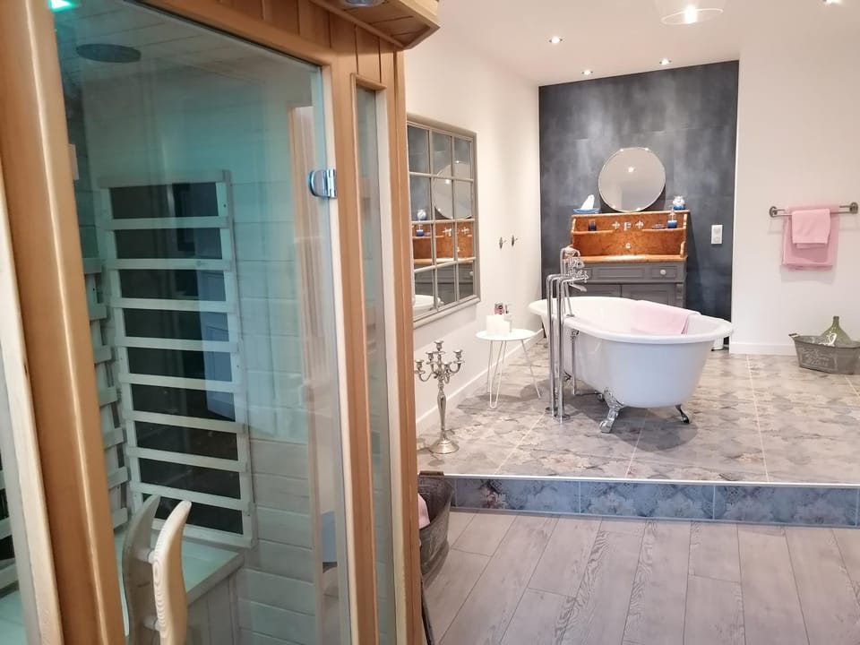 Sauna, Bathroom, Spa and wellness centre/facilities