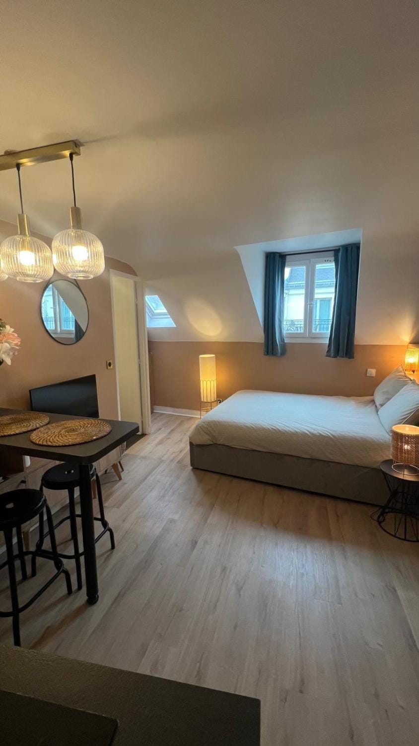 StTUDIO Champs Elysées Apartment in Paris