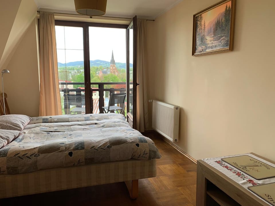 Bed, Balcony/Terrace, City view, Garden view, Mountain view, River view