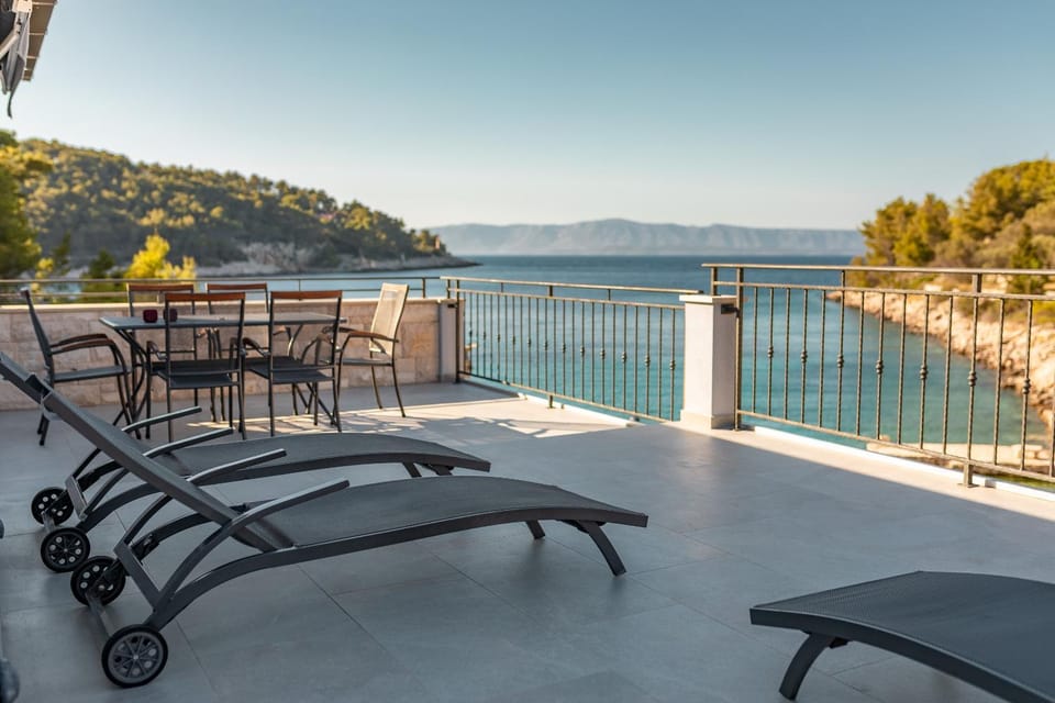 Balcony/Terrace, Seating area, Sea view, sunbed