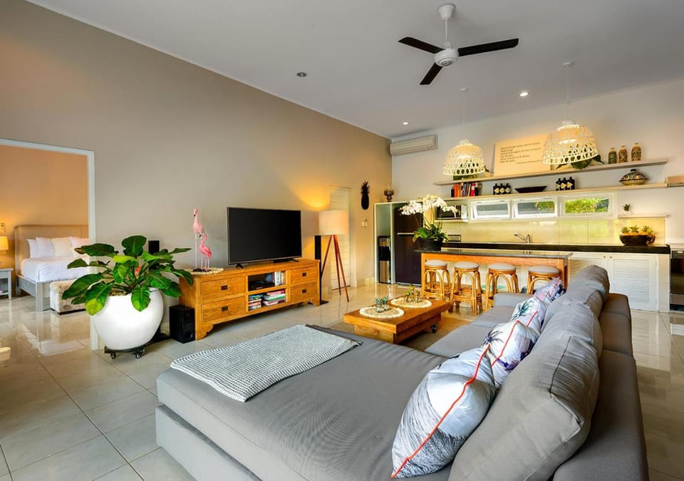 Kitchen or kitchenette, Living room, Seating area