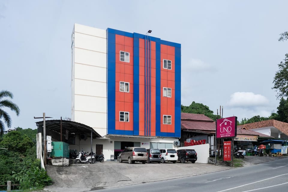 Facade/entrance