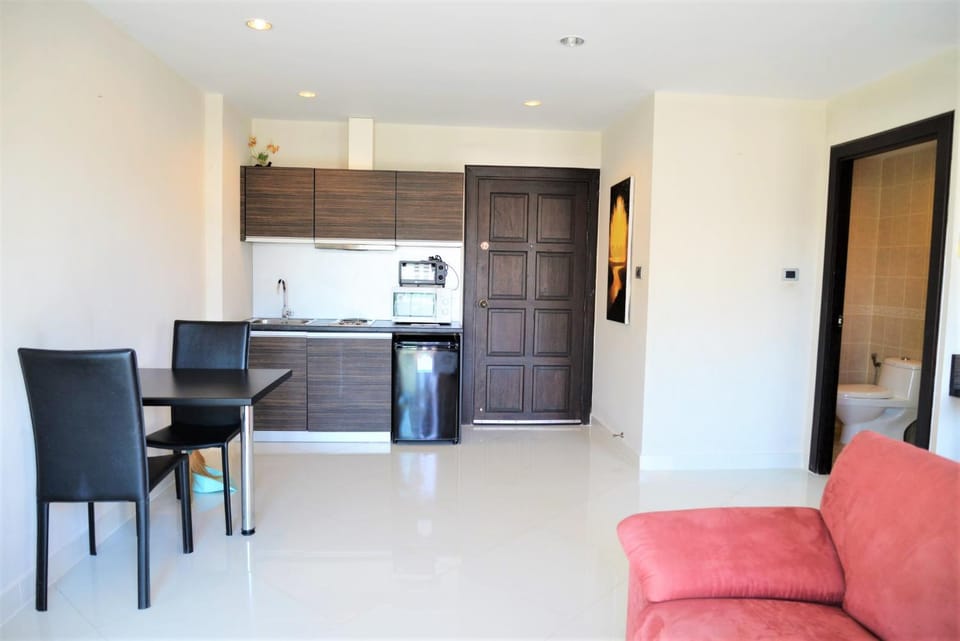 Seating area, kitchen