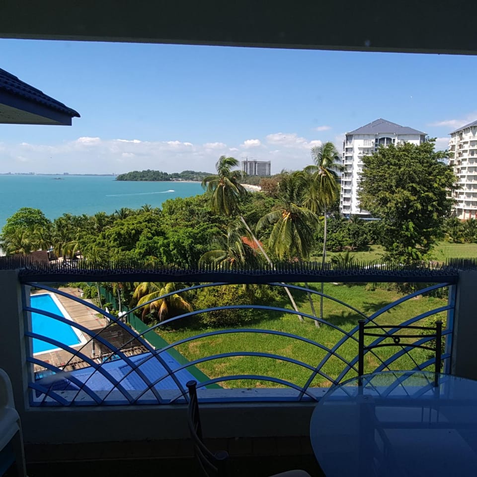 Pool view, Sea view