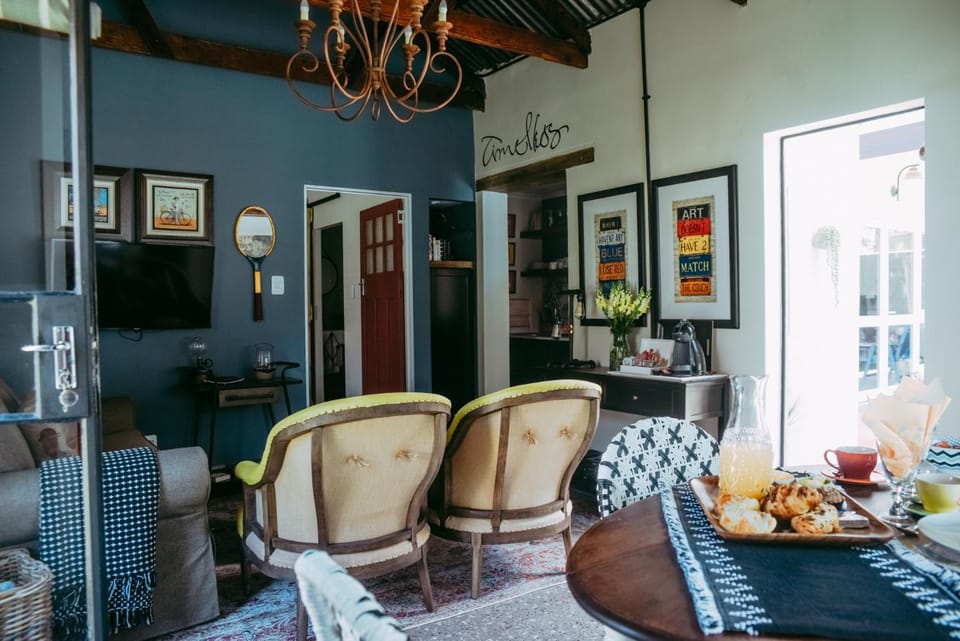 Lounge or bar, Dining area
