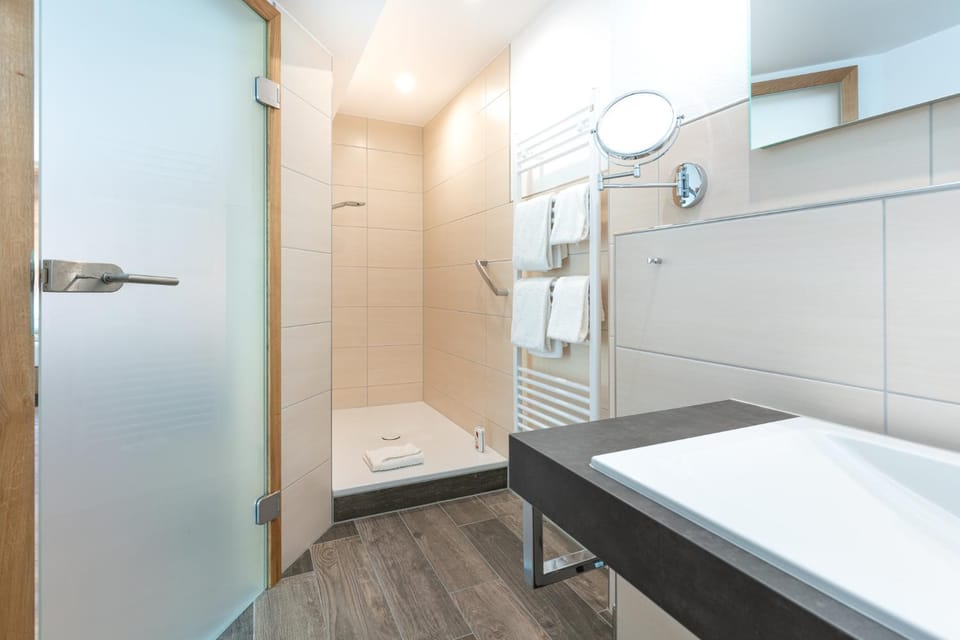 Shower, Bathroom, towels