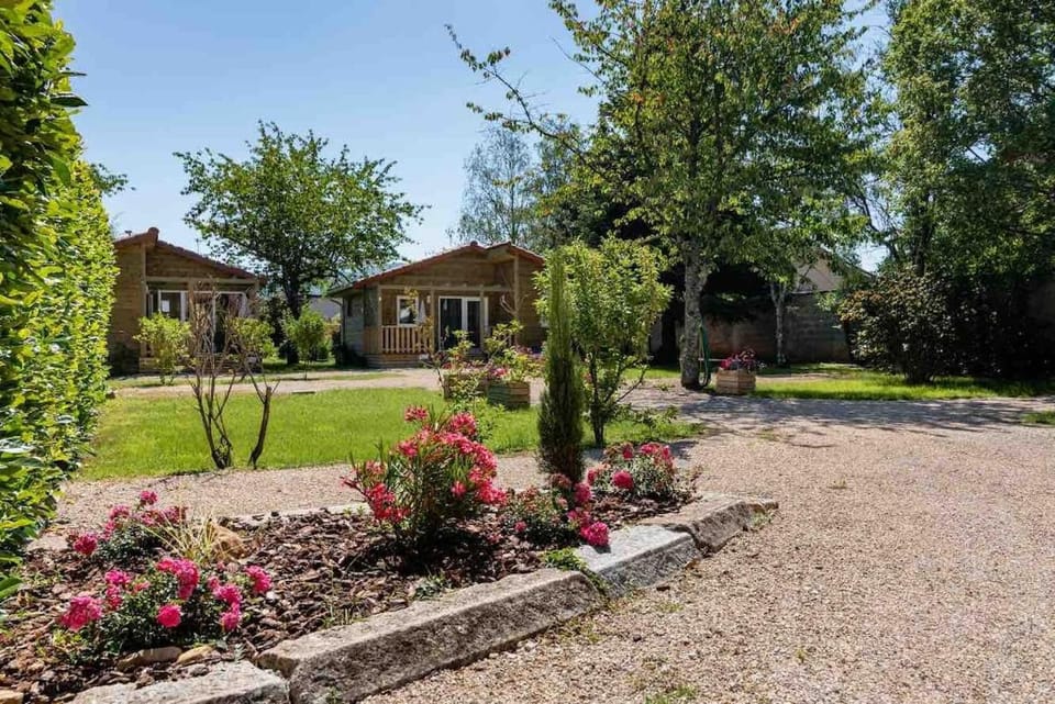 Property building, Spring, Day, Natural landscape, Garden, Garden view