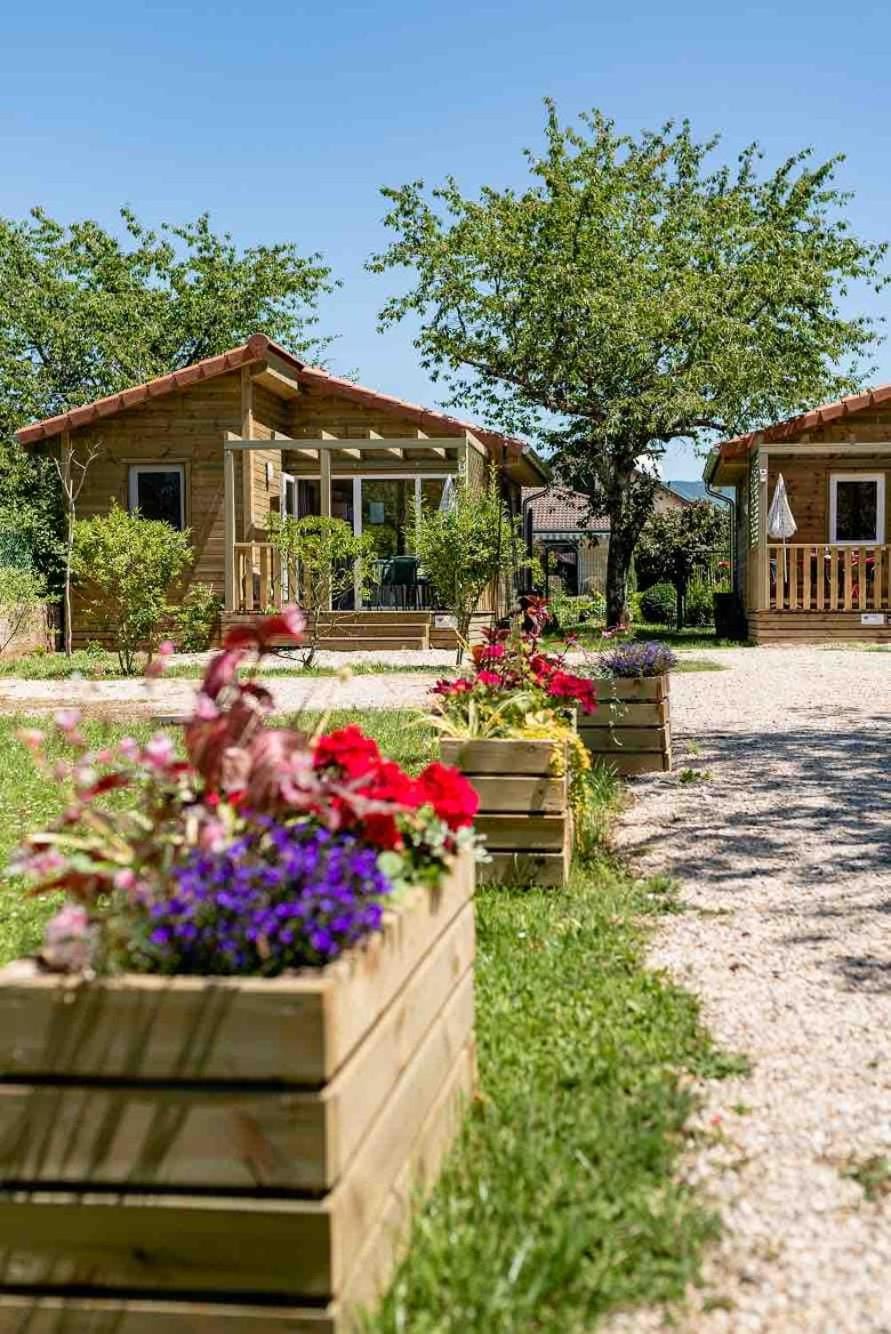 Property building, Spring, Day, Natural landscape, Garden, Garden view