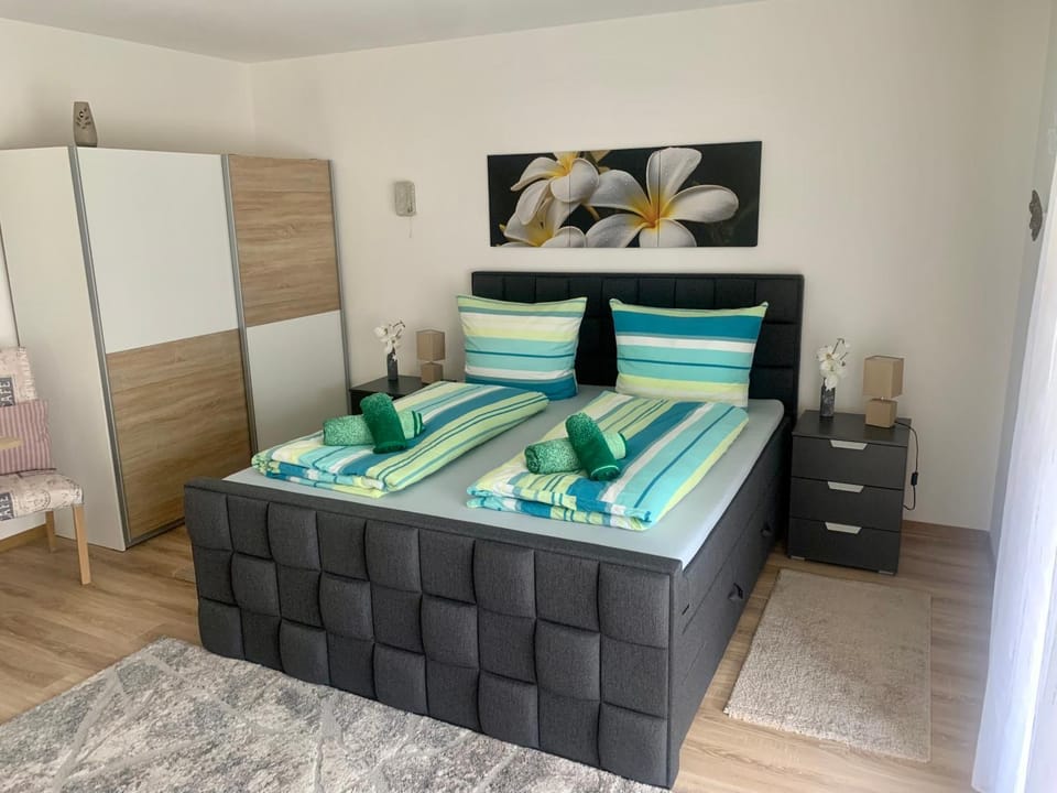 Bed, Photo of the whole room, Bedroom, wardrobe