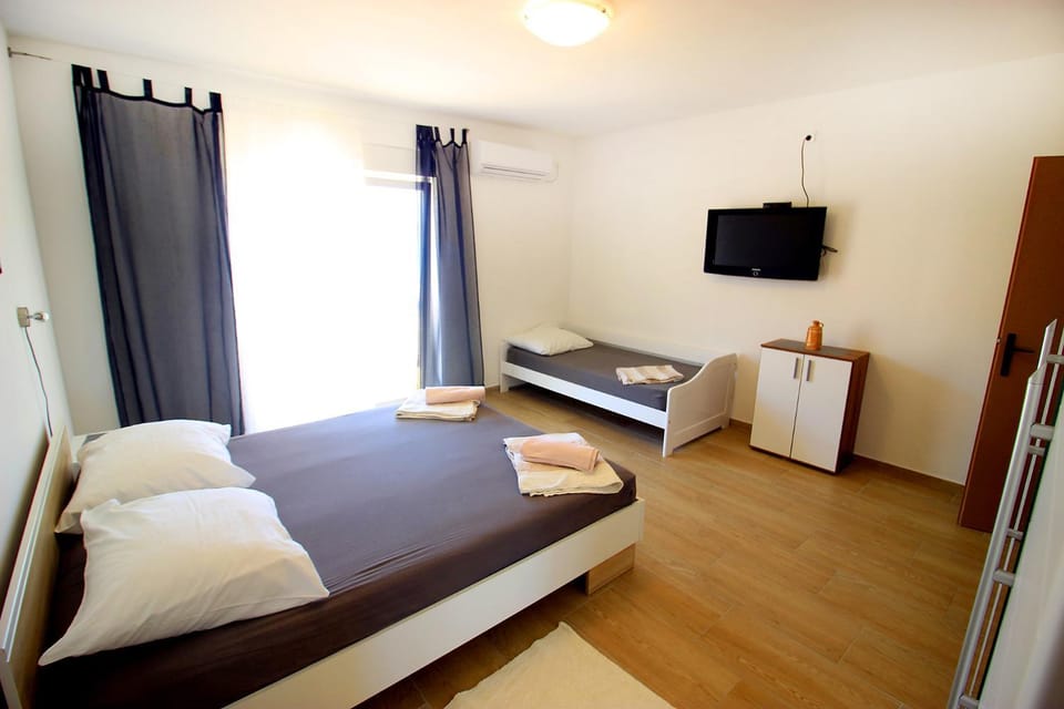 Bed, TV and multimedia, Balcony/Terrace, Bedroom, Mountain view, Mountain view, Sea view, Sea view, air conditioner