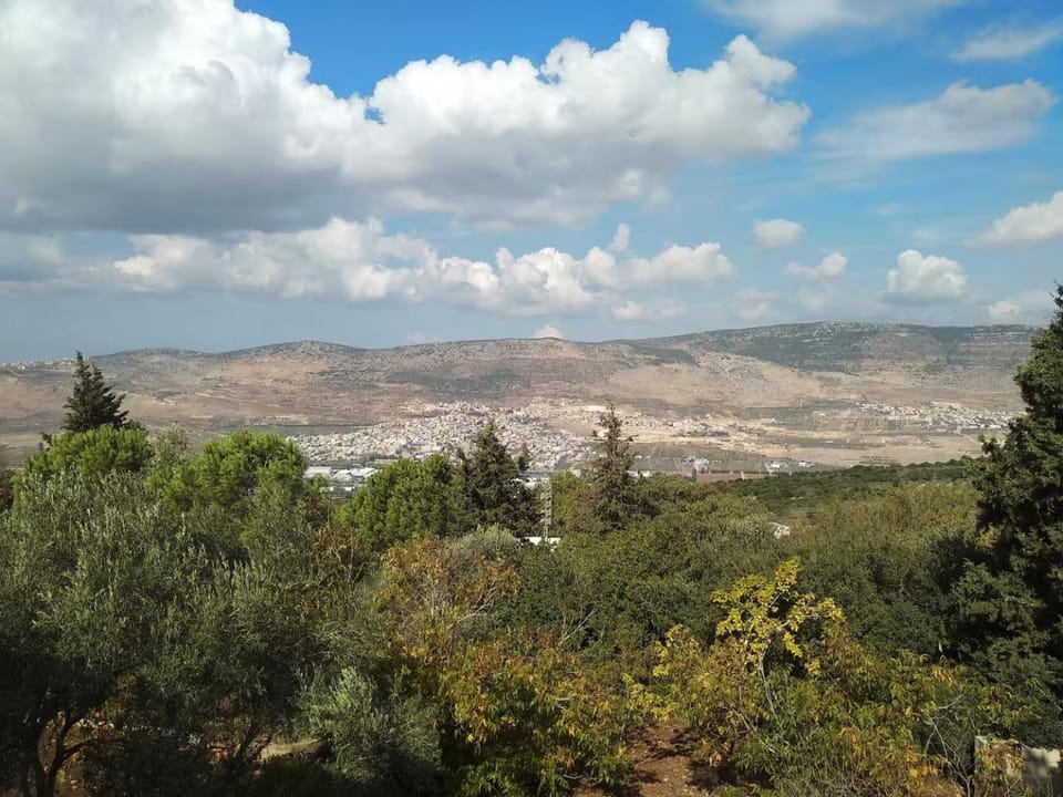 הבית ליד הבוסתן דירה לזוג Apartment in North District