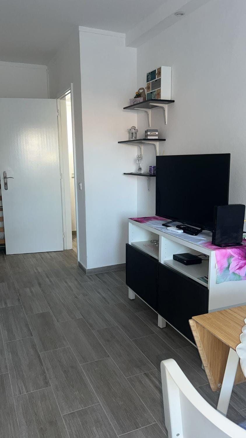 Communal lounge/ TV room, TV and multimedia, Coffee/tea facilities, Living room, Seating area, Dining area, Evening entertainment