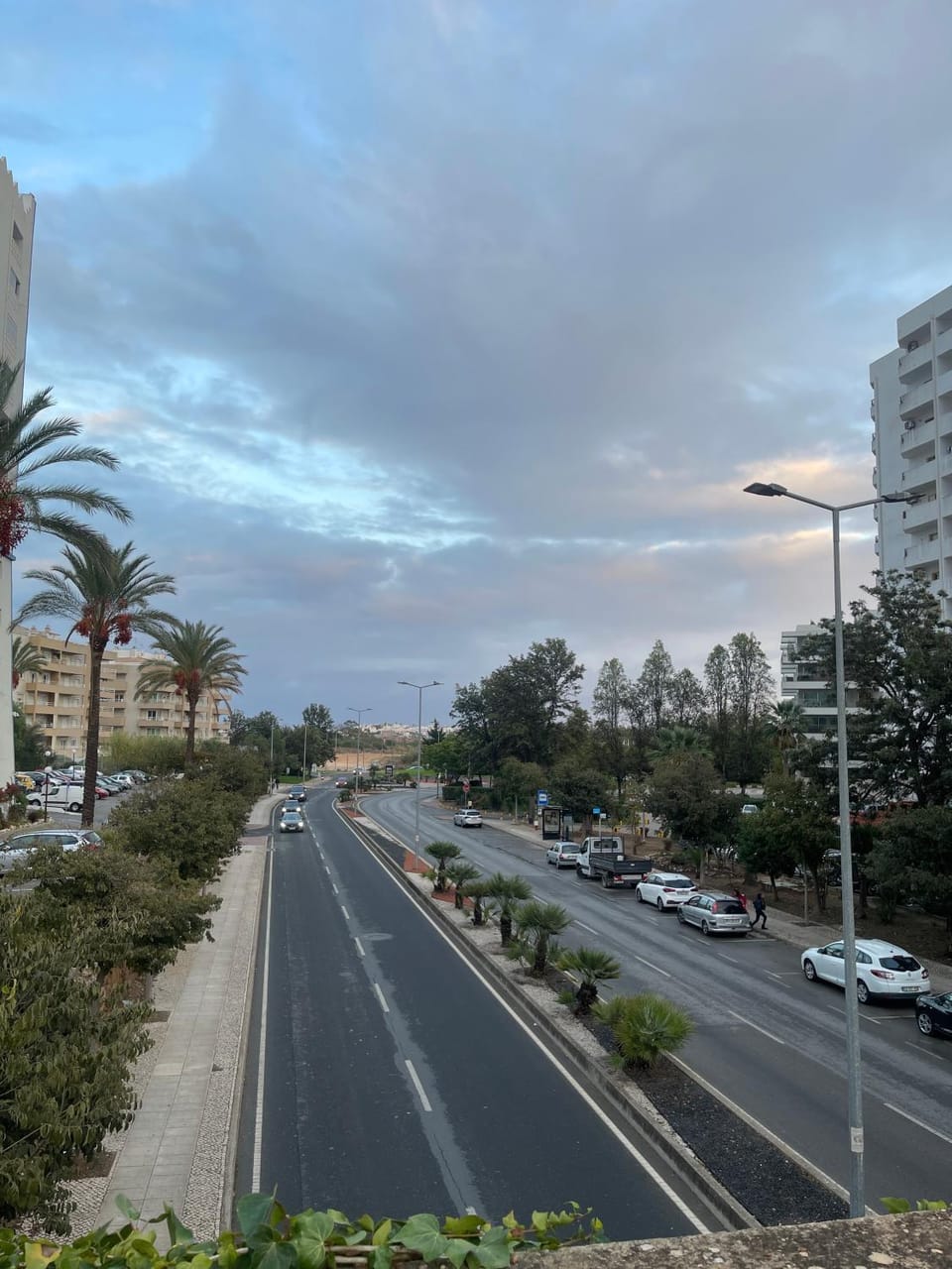 Day, Neighbourhood, Natural landscape, Street view, Location, Parking