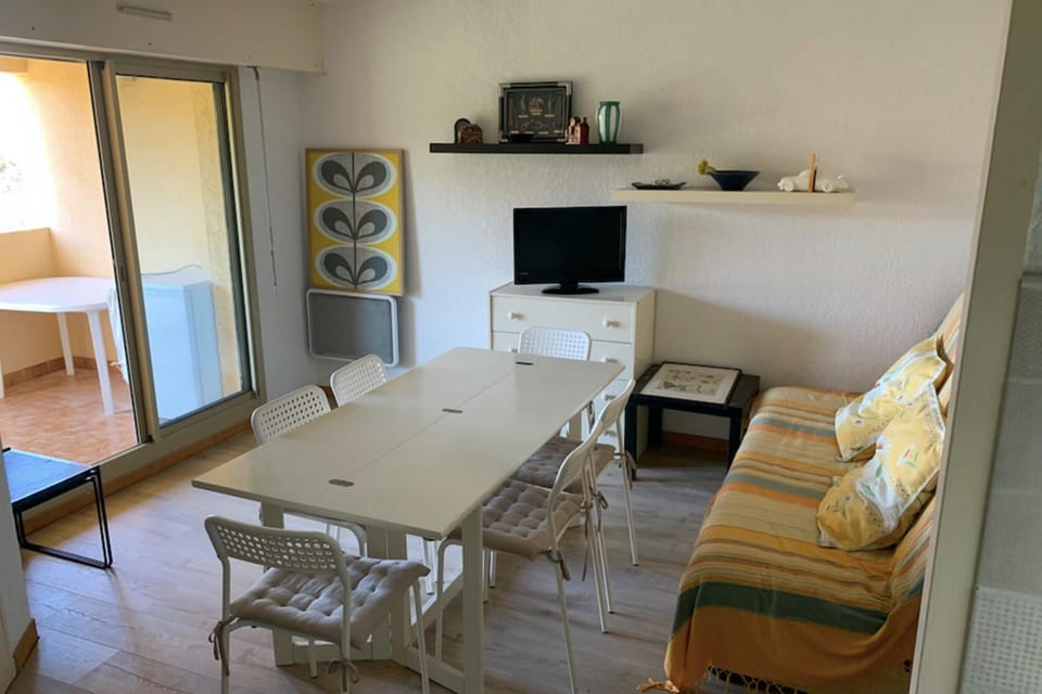 Apartment With Sea View Apartment in Six-Fours-les-Plages