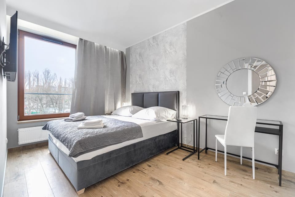 Bed, Photo of the whole room, Seating area, Bedroom