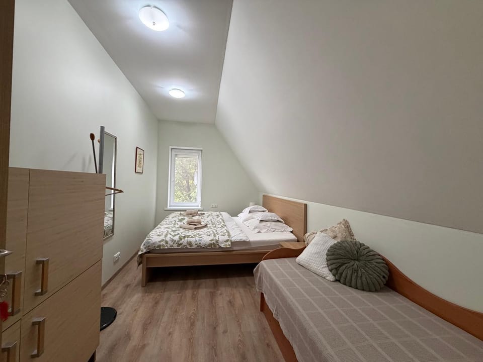 Bed, Photo of the whole room, Bedroom, towels