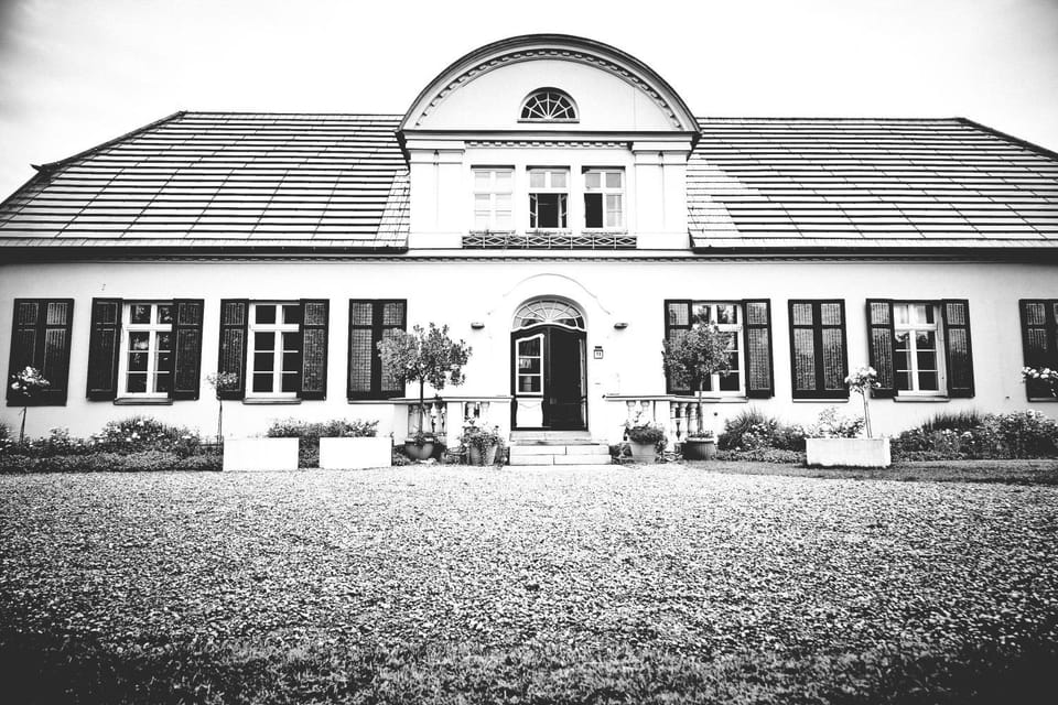 Property building, Facade/entrance, Day