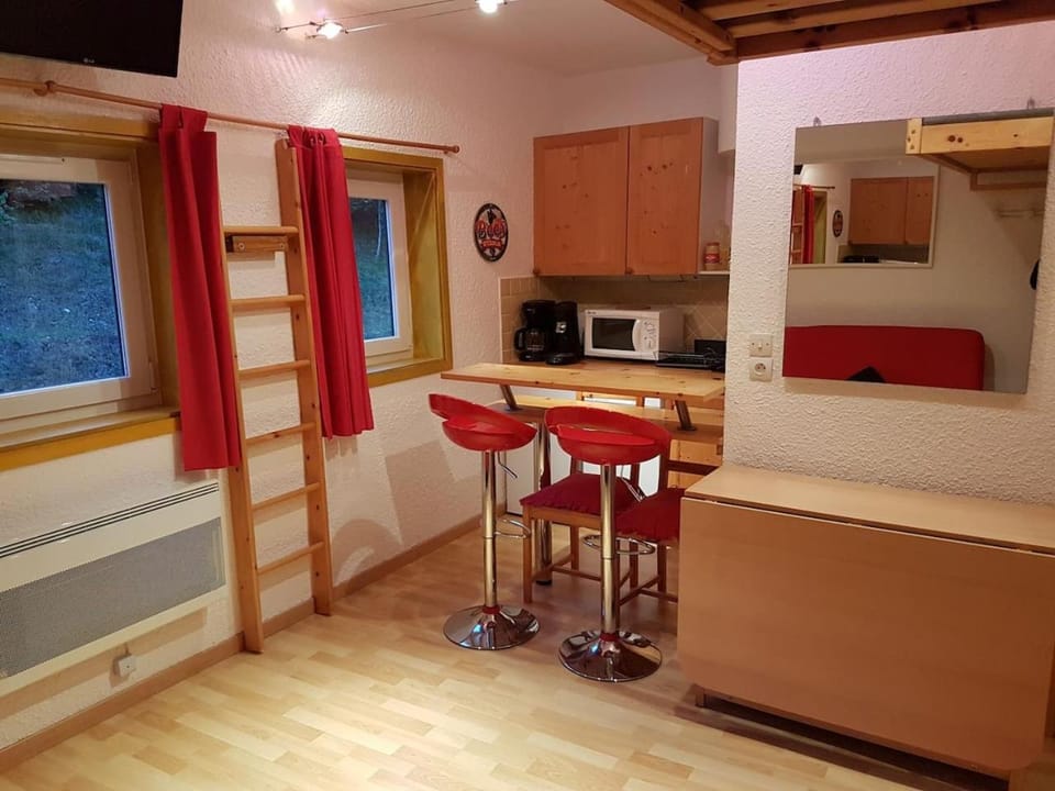 STUDIO CHALEUREUX aux pieds des pistes de ski des Glovettes Apartment in Provence-Alpes-Côte d'Azur