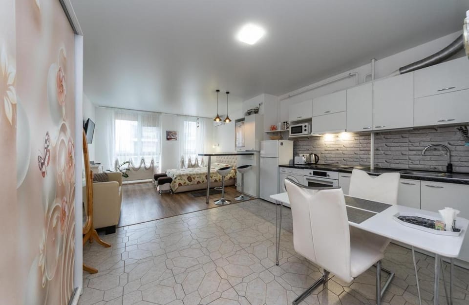 Kitchen or kitchenette, Dining area, Breakfast, oven, stove, toaster