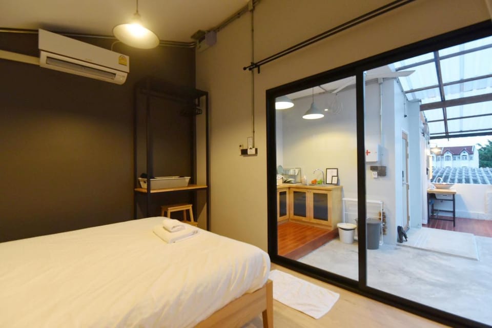 Nearby landmark, Bed, People, Natural landscape, Other, Photo of the whole room, Decorative detail, Landmark view, Mountain view, group of guests, group of guests, Family, Family, Inner courtyard view